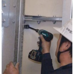 Boulonneuse à chocs 18V Makita DTW251RMJ + 2 batteries 4 Ah + chargeur + MAKPAC 2 -Perceuse Soldes Magasin AFD 103039