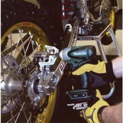 Boulonneuse à chocs 18V Makita DTW251RMJ + 2 batteries 4 Ah + chargeur + MAKPAC 2 -Perceuse Soldes Magasin AFD 103042