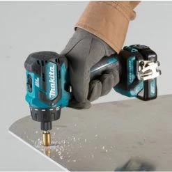 Perceuse-visseuse 12V Makita DF032DSAE + 2 batteries CXT Li-Ion 2 Ah + chargeur + coffret 12 Perceuse-visseuse 12V Makita DF032DSAE + 2 batteries CXT Li-Ion 2 Ah + chargeur + coffret -Perceuse Soldes Magasin AFD 103147
