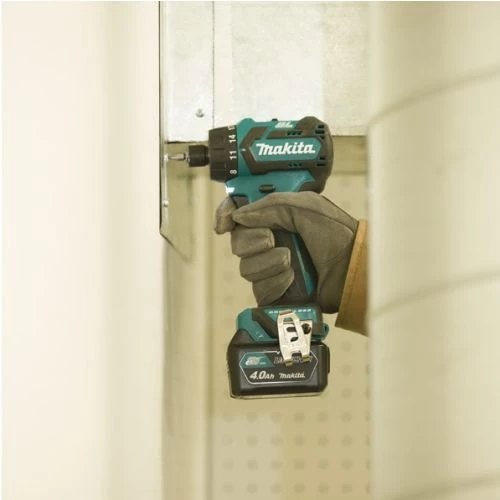 Perceuse-visseuse 12V Makita DF032DSAE + 2 batteries CXT Li-Ion 2 Ah + chargeur + coffret 5 Perceuse-visseuse 12V Makita DF032DSAE + 2 batteries CXT Li-Ion 2 Ah + chargeur + coffret – Image 3