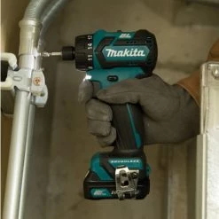 Perceuse-visseuse 12V Makita DF032DSAE + 2 batteries CXT Li-Ion 2 Ah + chargeur + coffret 13 Perceuse-visseuse 12V Makita DF032DSAE + 2 batteries CXT Li-Ion 2 Ah + chargeur + coffret -Perceuse Soldes Magasin AFD 103149