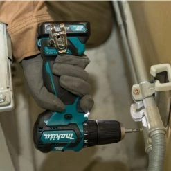 Perceuse-visseuse 12V Makita DF332DSAJ + 2 batteries CXT Li-Ion 2 Ah + chargeur + coffret Makpac 12 Perceuse-visseuse 12V Makita DF332DSAJ + 2 batteries CXT Li-Ion 2 Ah + chargeur + coffret Makpac -Perceuse Soldes Magasin AFD 103378