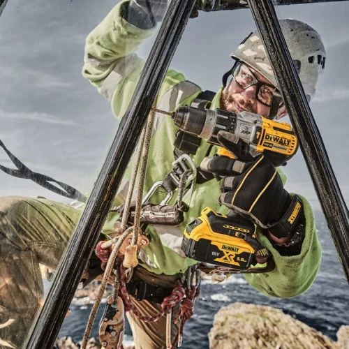 Perceuse-visseuse à percussion 18V Dewalt DCD996P2-QW + 2 batteries 5 Ah + coffret Tstak 5 Perceuse-visseuse à percussion 18V Dewalt DCD996P2-QW + 2 batteries 5 Ah + coffret Tstak – Image 3