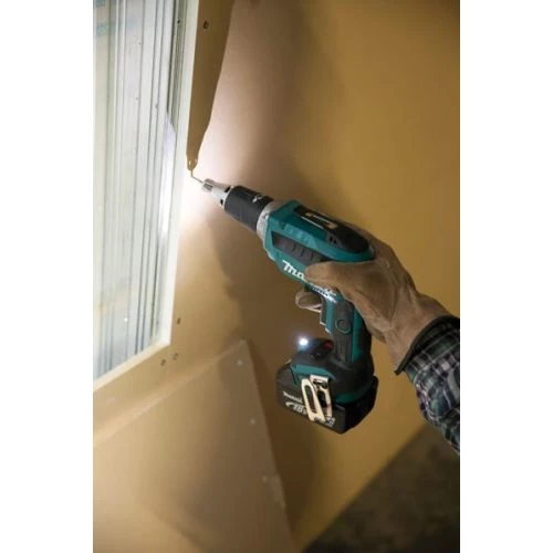 Visseuse plaque de plâtre 18V Makita DFS452RTJ + 2 batteries 5 Ah + chargeur + coffret MAKPAC 4 Visseuse plaque de plâtre 18V Makita DFS452RTJ + 2 batteries 5 Ah + chargeur + coffret MAKPAC – Image 2